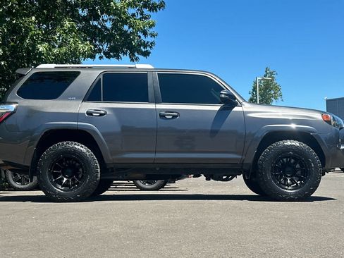 Used 2018 Toyota 4Runner SR5 Premium AWD/4WD image 8