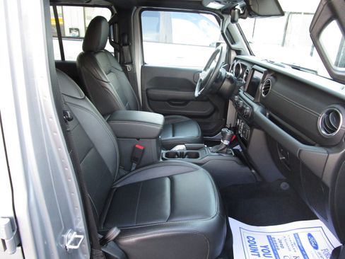 Used 2021 Jeep Wrangler Unlimited Sahara w/ Cold Weather Group image 20