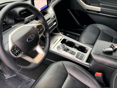 Used 2023 Ford Explorer XLT w/ Equipment Group 202A image 14
