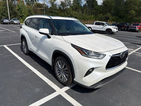 Used 2020 Toyota Highlander Platinum AWD/4WD image 11