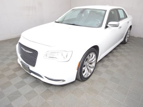 Used 2018 Chrysler 300 Limited image 1