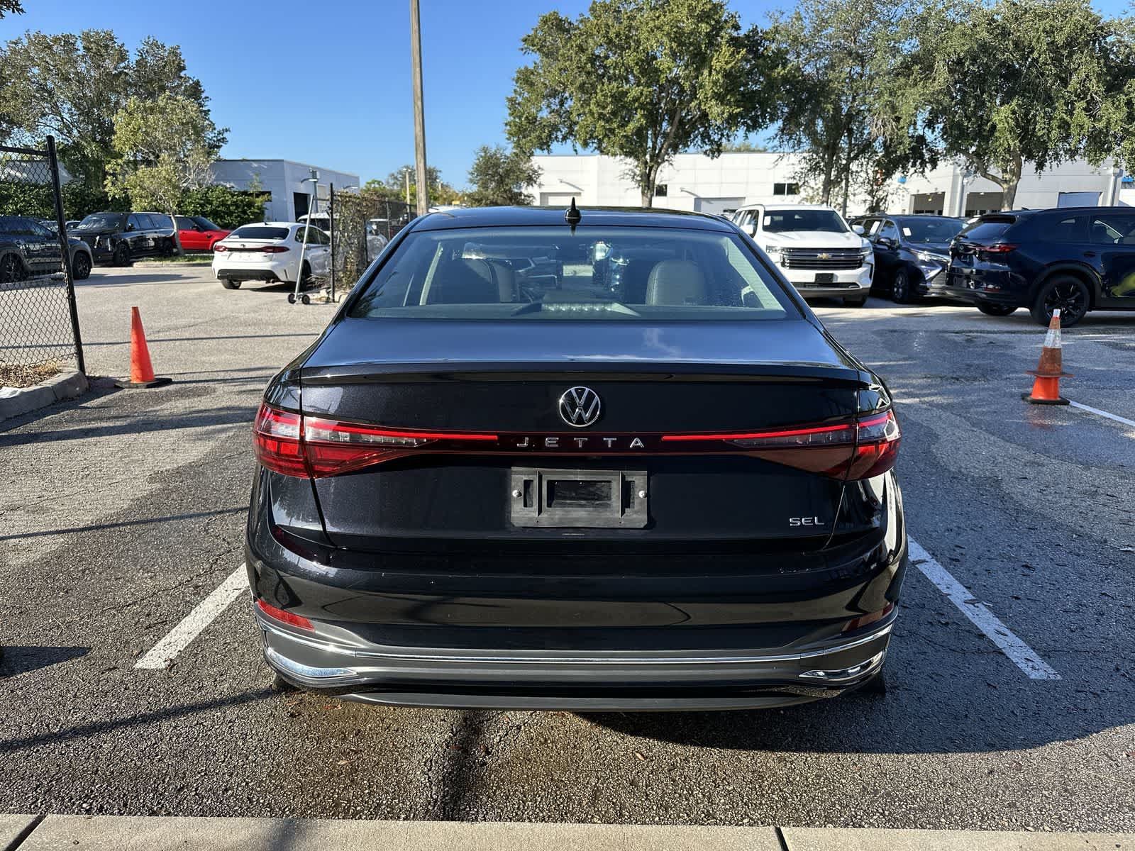 Used 2025 Volkswagen Jetta SEL FWD image 7
