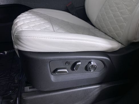 Certified 2025 Cadillac Escalade Sport Platinum w/ LPO, Floor Liner Package AWD/4WD image 10