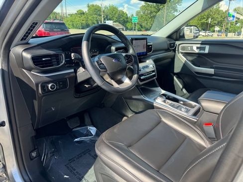 Used 2023 Ford Explorer XLT w/ Equipment Group 202A AWD/4WD image 15