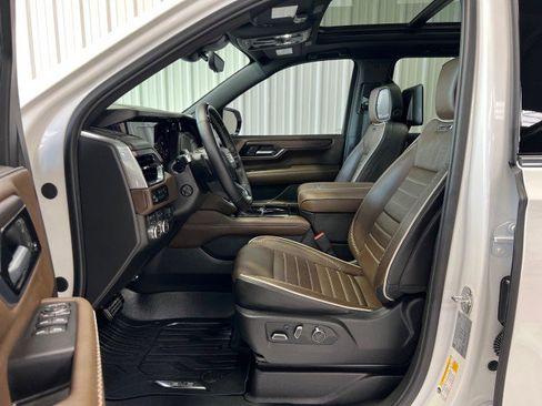 Used 2025 GMC Yukon XL Denali Ultimate w/ LPO, Floor Liner Package image 8