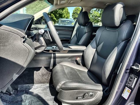 Used 2025 Genesis GV70 2.5T AWD/4WD image 3