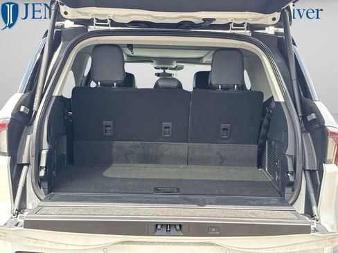 New 2027 Lincoln Navigator Reserve AWD/4WD image 17