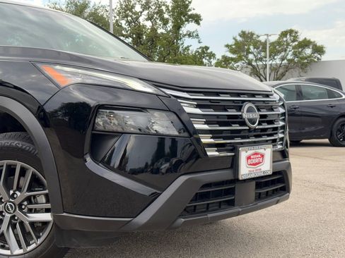Used 2025 Nissan Rogue S FWD image 3