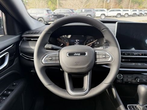 New 2026 Jeep Compass Latitude image 19