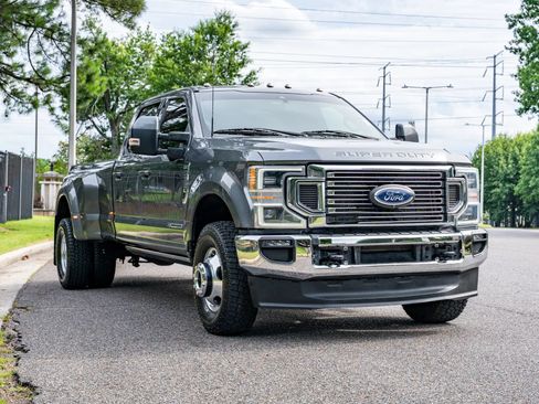 Used 2022 Ford F350 Lariat w/ Lariat Ultimate Package AWD/4WD image 3