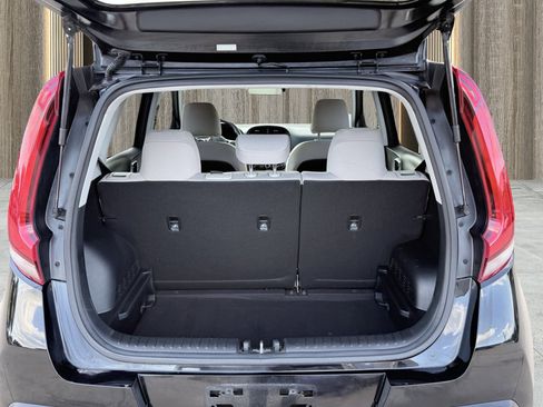 Used 2022 Kia Soul LX w/ Technology Package image 17