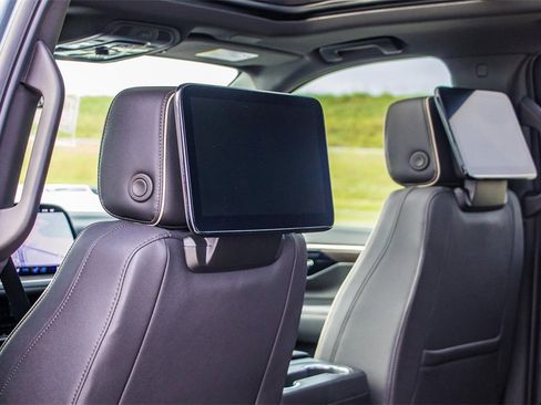 New 2026 Chevrolet Suburban Premier image 23