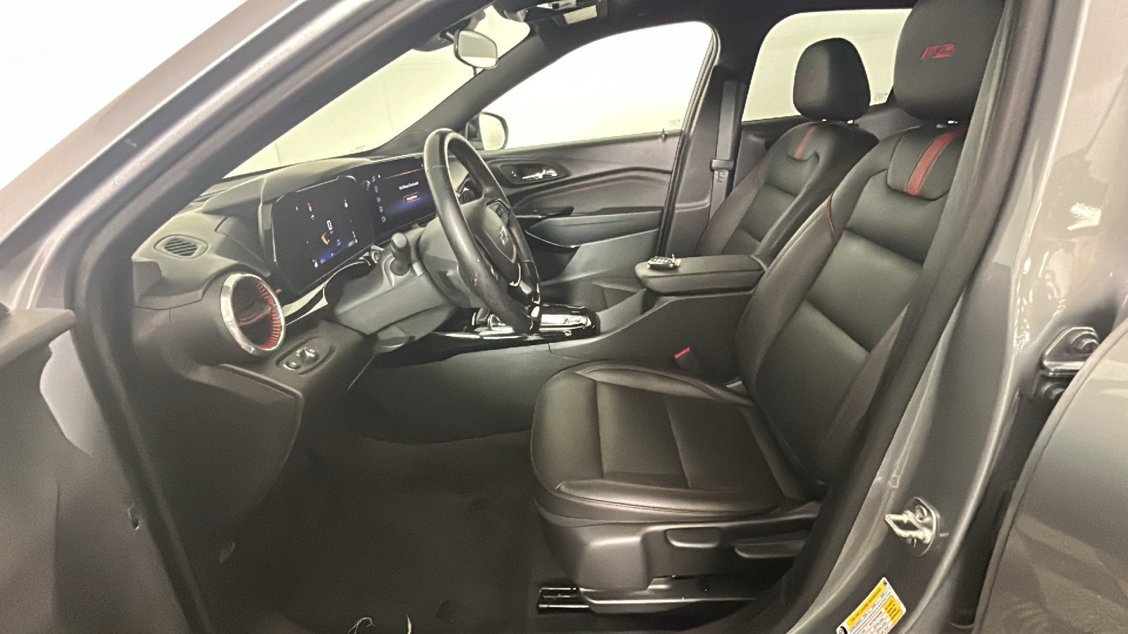 Used 2024 Chevrolet Trax RS w/ Sunroof Package FWD image 13