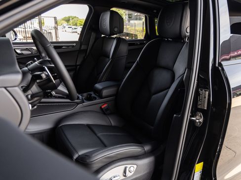 New 2026 Porsche Macan AWD/4WD image 5