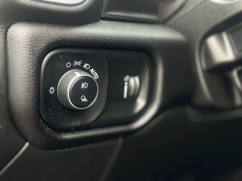 Used 2025 RAM 2500 Big Horn AWD/4WD image 18