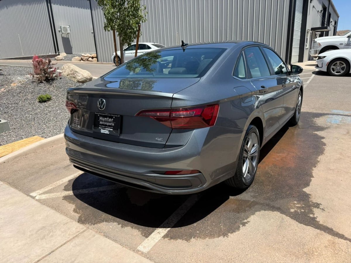 Used 2024 Volkswagen Jetta SE FWD image 8
