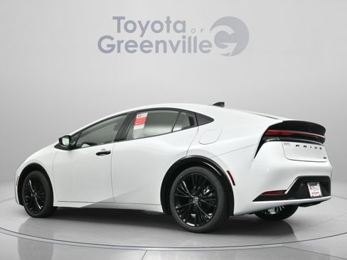 Used 2025 Toyota Prius FWD image 8