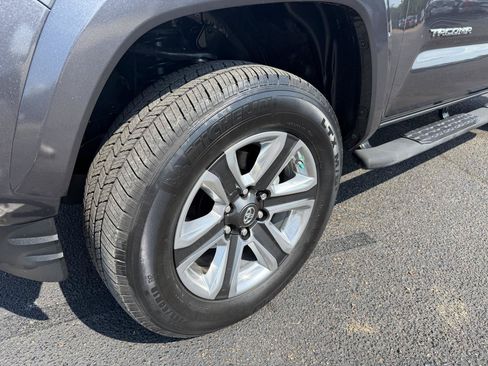 Used 2019 Toyota Tacoma Limited RWD image 28