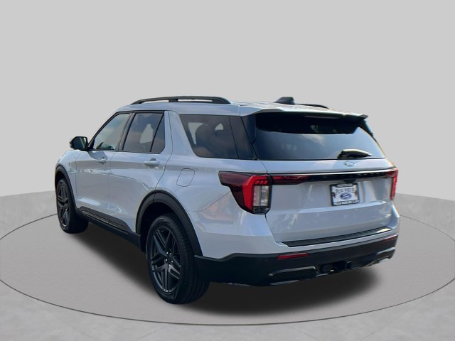 New 2026 Ford Explorer ST-Line w/ ST-Line Street Pack AWD/4WD image 5