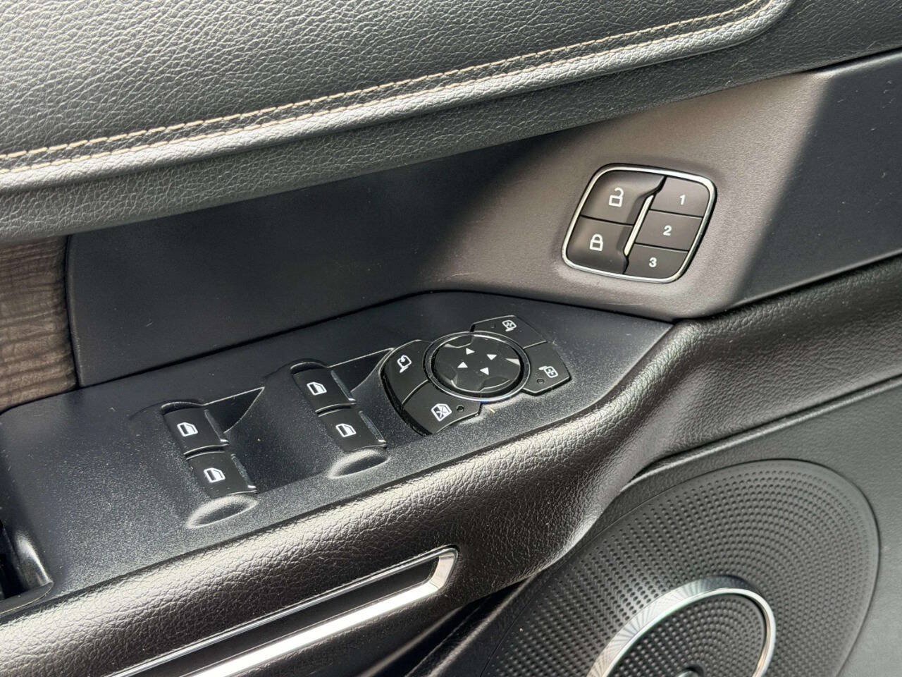 Used 2018 Ford Expedition Limited w/ Equipment Group 301A AWD/4WD image 17