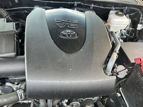 Certified 2023 Toyota Tacoma TRD Off-Road w/ Advanced Technology Package AWD/4WD image 23