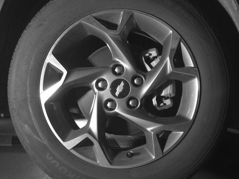 Used 2025 Chevrolet Trax LT FWD image 13