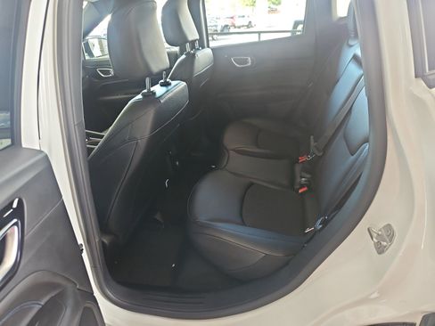 New 2026 Jeep Compass Latitude image 17