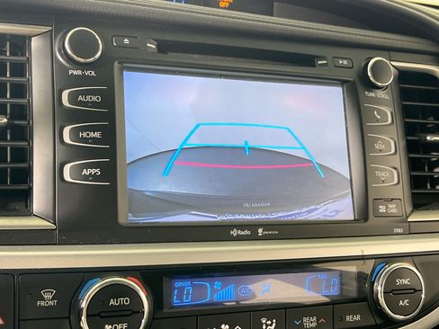 Used 2015 Toyota Highlander XLE AWD/4WD image 14