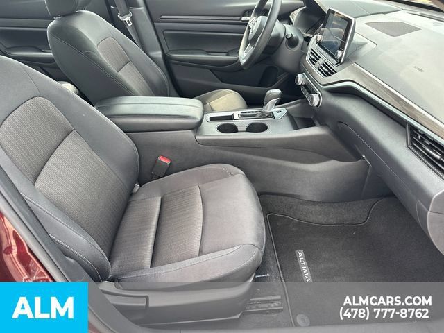 Used 2025 Nissan Altima 2.5 SV FWD image 15