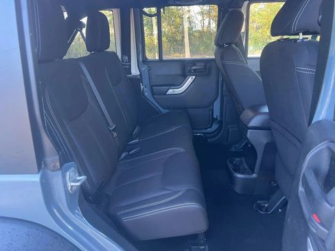 Used 2014 Jeep Wrangler Unlimited Rubicon image 13