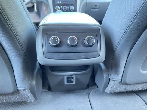 Used 2017 Chevrolet Traverse LT FWD image 19