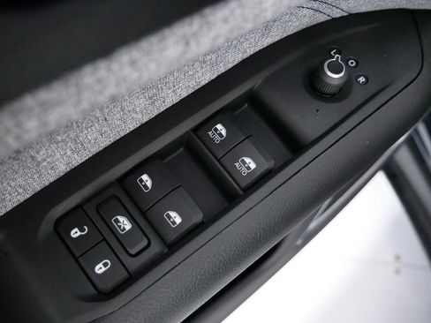 Used 2024 Jeep Compass Sport image 30