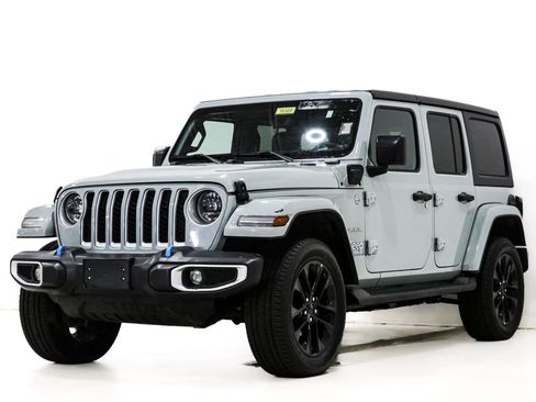 Used 2023 Jeep Wrangler Unlimited Sahara w/ Cold Weather Group AWD/4WD image 3