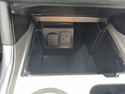 Used 2024 Ford Explorer XLT w/ Equipment Group 202A image 31