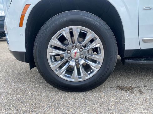 Used 2025 GMC Yukon XL Denali AWD/4WD image 24