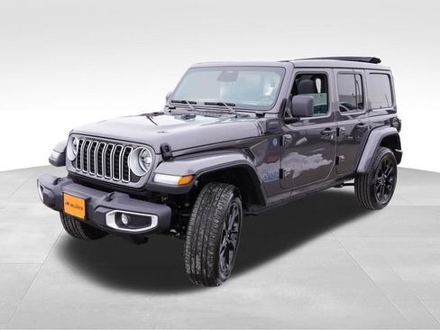 Used 2025 Jeep Wrangler Unlimited Sahara w/ Safety Group AWD/4WD image 12