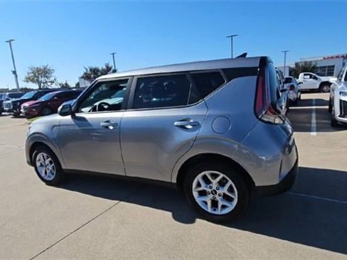 Used 2024 Kia Soul LX w/ LX Technology Package image 6