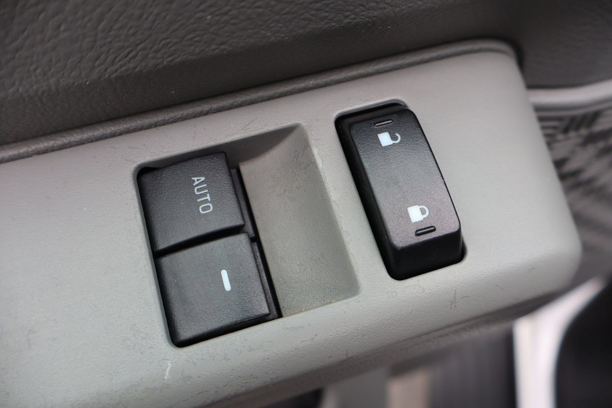 Used 2010 Ford E-350 and Econoline 350 XLT RWD image 28