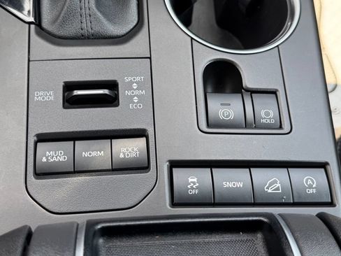 Used 2020 Toyota Highlander XLE AWD/4WD image 13