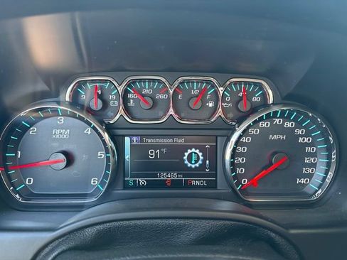 Used 2018 Chevrolet Tahoe LT w/ LT Signature Package AWD/4WD image 3