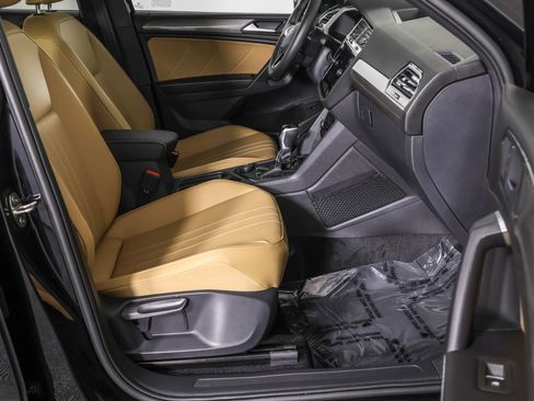 Used 2024 Volkswagen Tiguan SE image 42