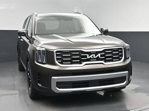 Certified 2025 Kia Telluride S FWD image 21