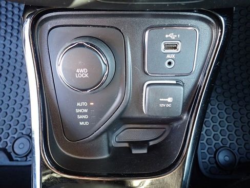 Used 2020 Jeep Compass Altitude image 23