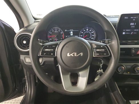 Certified 2022 Kia Forte LXS w/ LXS Technology Package image 18