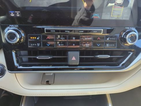 Used 2022 Toyota Highlander Platinum image 21