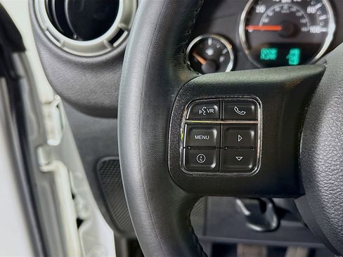 Used 2017 Jeep Wrangler Unlimited Sahara w/ Connectivity Group AWD/4WD image 18