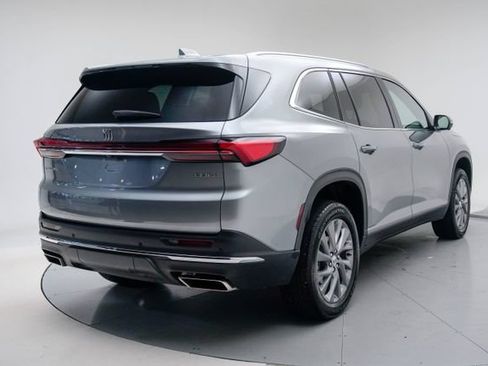 Used 2025 Buick Enclave Preferred FWD image 9