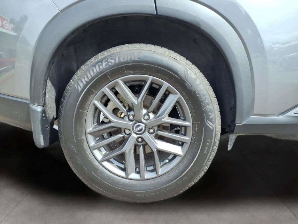 Used 2025 Nissan Rogue S FWD image 20