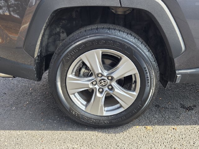 Used 2024 Toyota RAV4 XLE AWD/4WD image 5