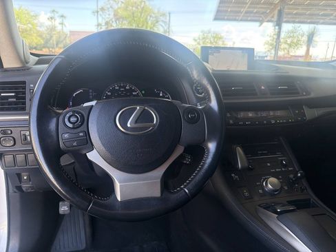 Used 2014 Lexus CT 200h FWD image 17